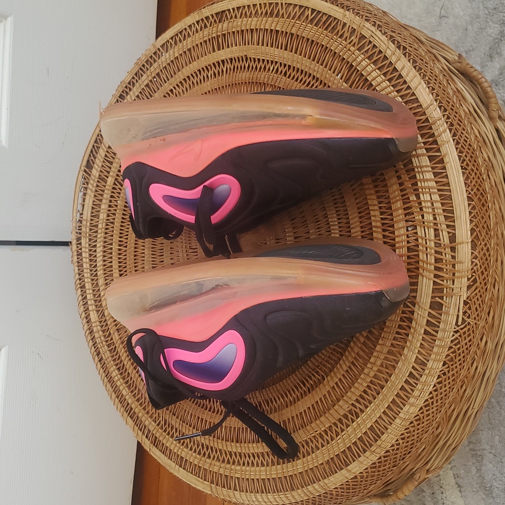 Nike Youth Airmax 720 Pink And Black Rise Athletic Sneakers - Picture 4 of 10